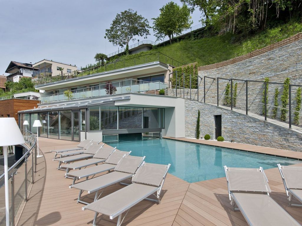 Neubau samt Schwimmbad