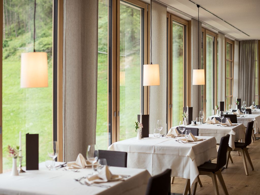 TONZHAUS Hotel & Restaurant
