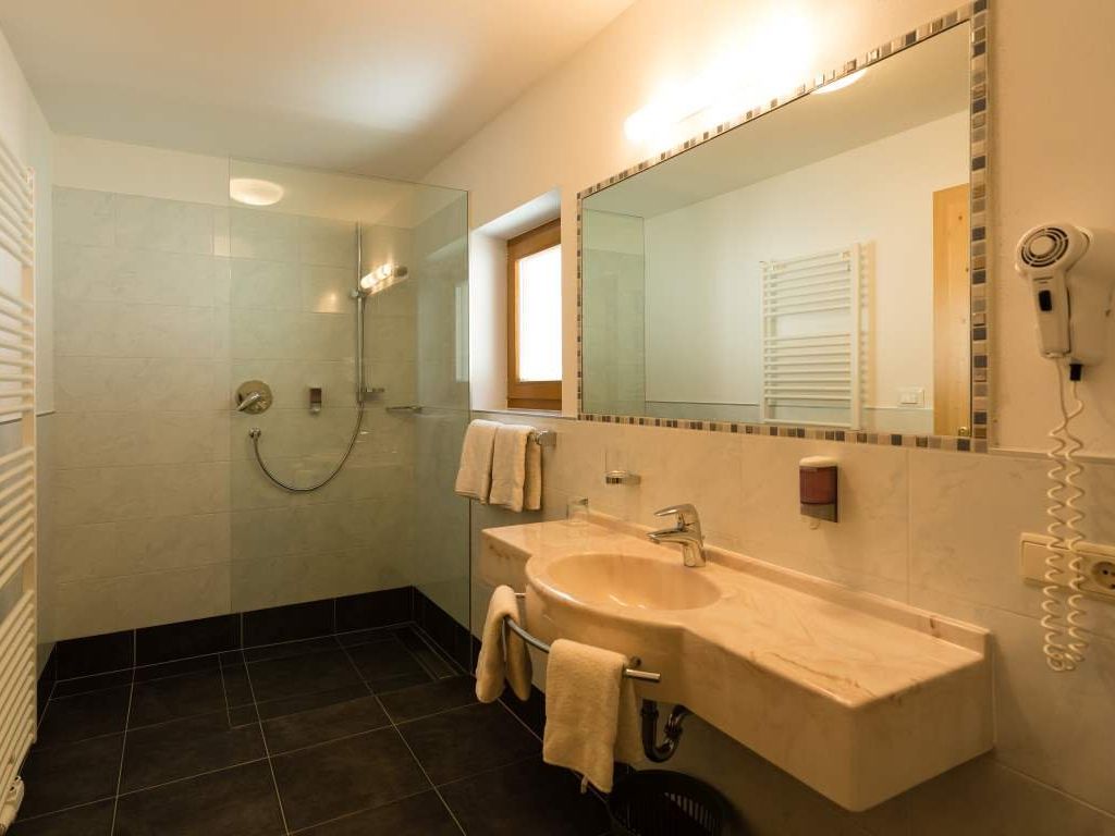 Badezimmer Beispiel Kategorie Suite/Rosengarten/Waldruhe