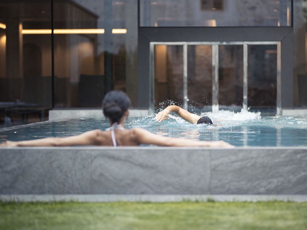 Outdoor-Relax-Infinity-Pool