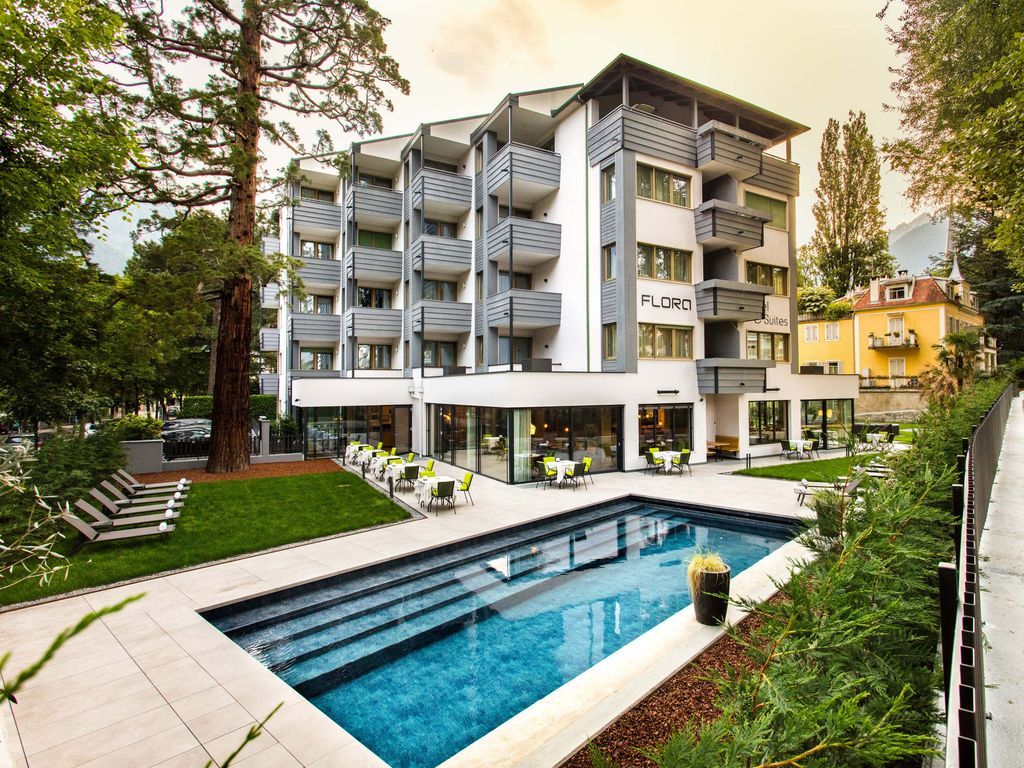 Flora Hotel & Suites