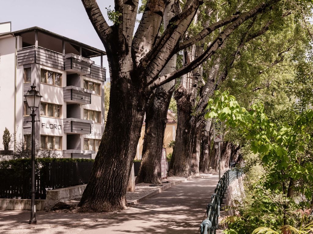 Flora Garni-Hotel & Suites