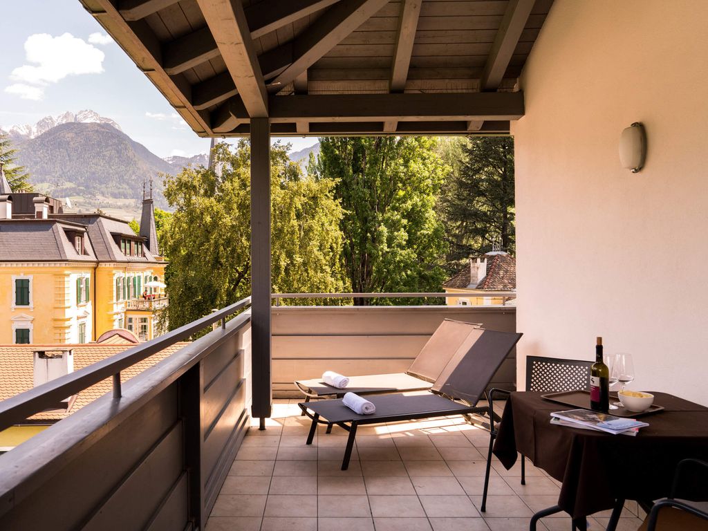 Flora Garni-Hotel & Suites