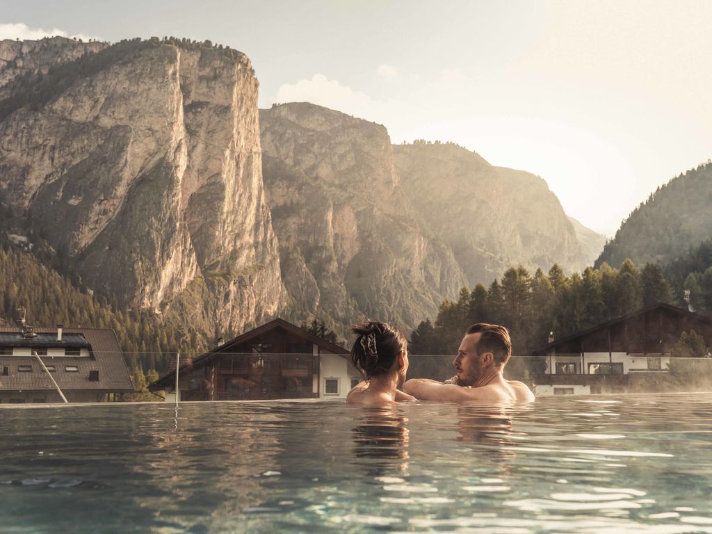 Pool mit Blick auf Langental