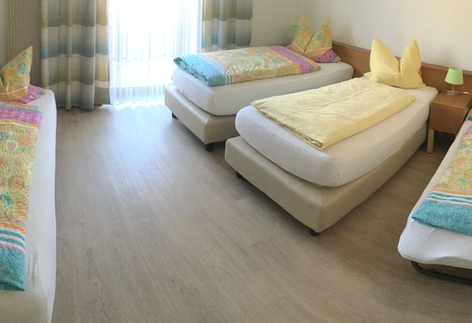Doppelzimmer m. Balkon , Zustellbett optional,