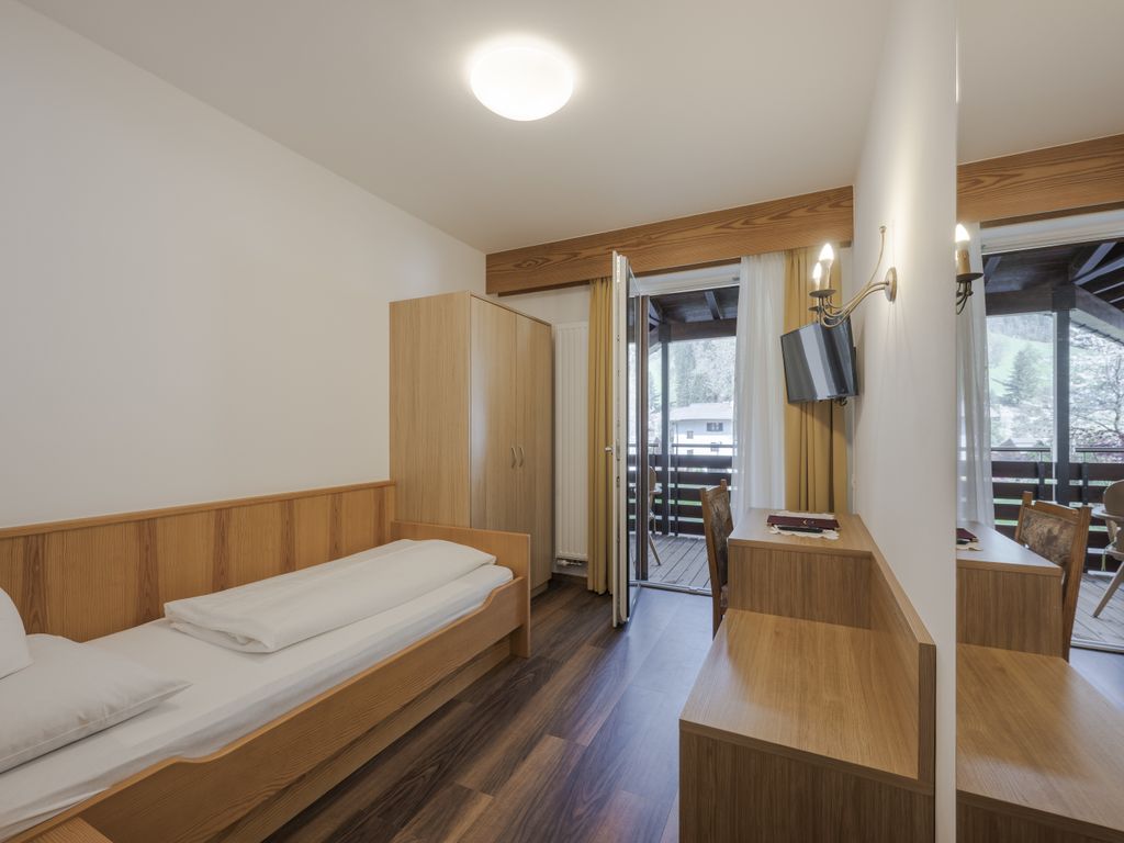 Einzelzimmer mit Balkon