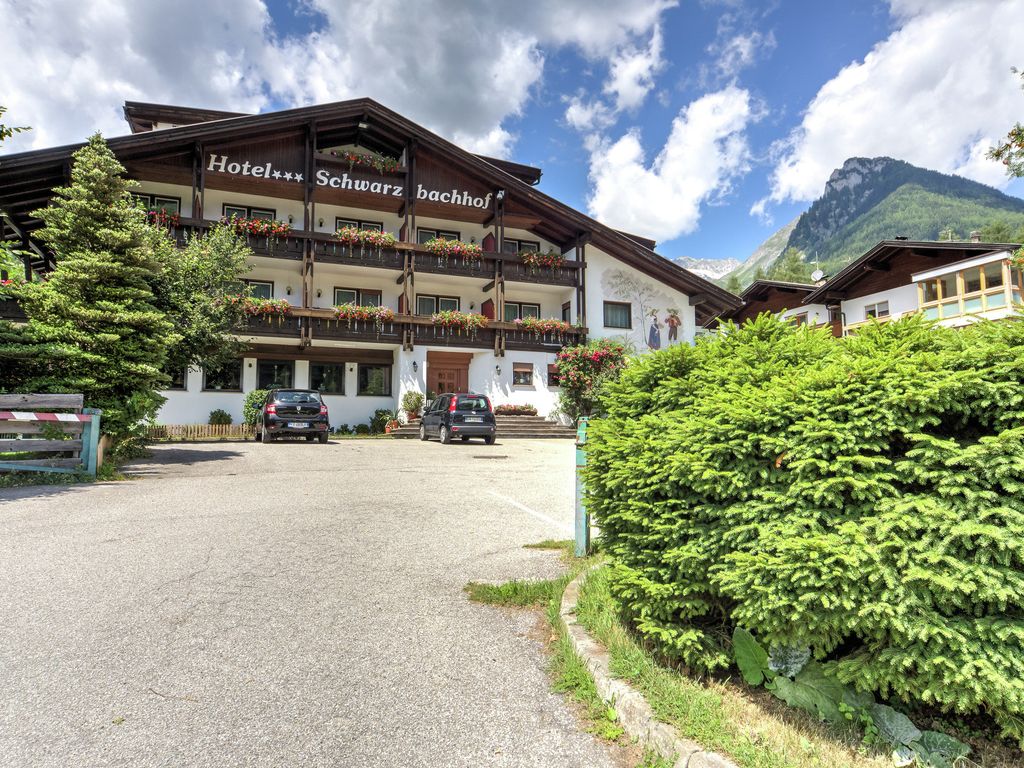 Hotel Schwarzbachhof Front im Sommer