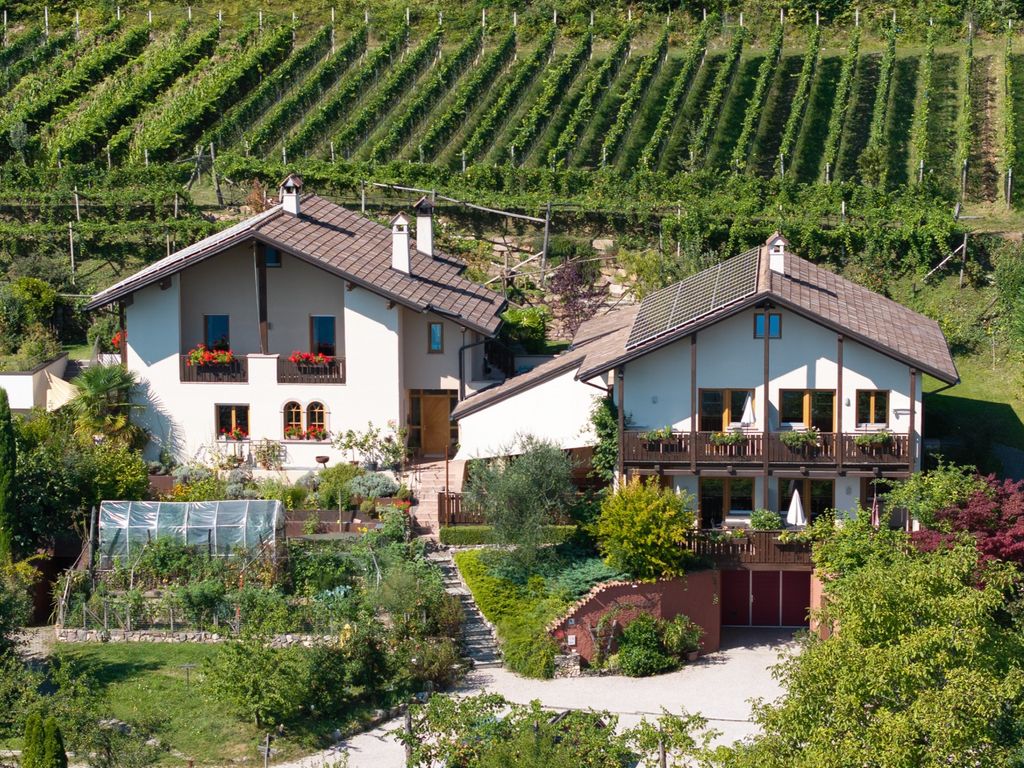 Dissertorihof mit eigenem Bio-Weingut