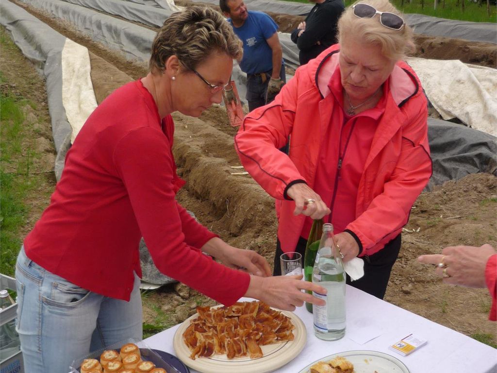 Spargelfeldführung mit Bewirtung