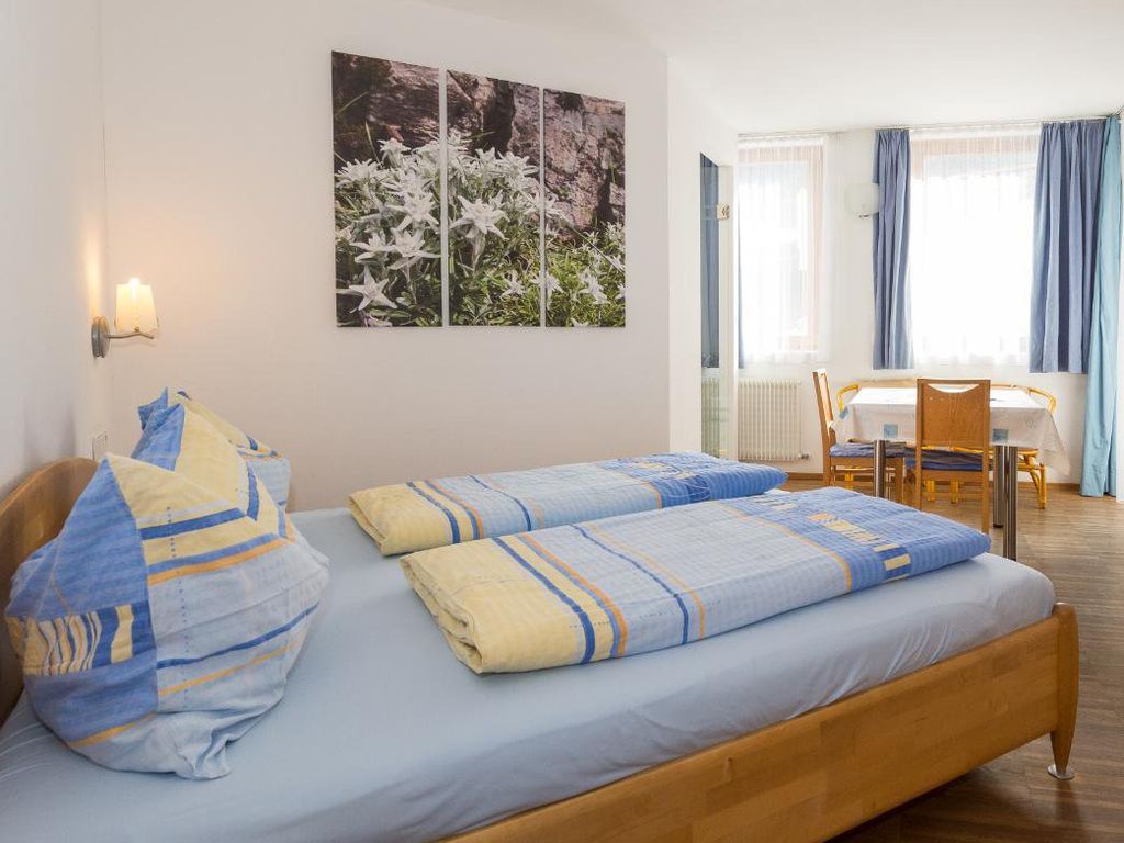Schlafzimmer App. 2
