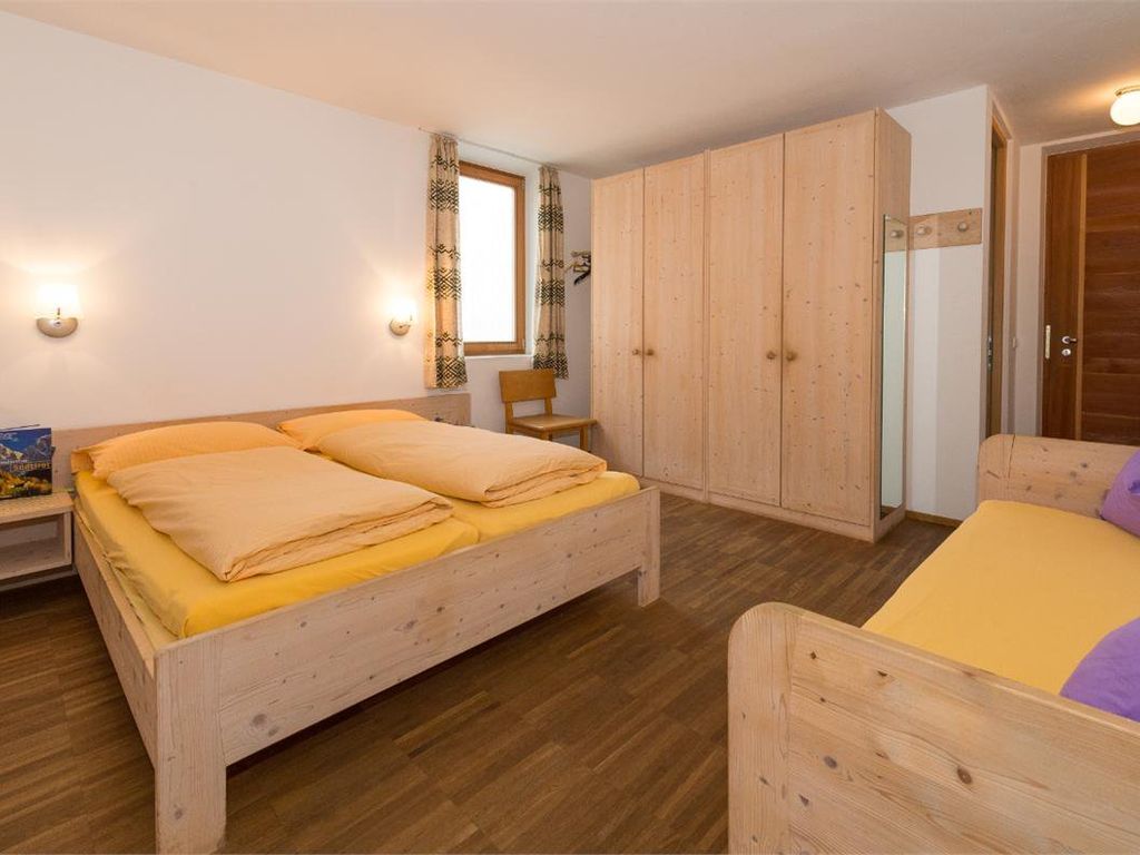 Schlafzimmer App. 3