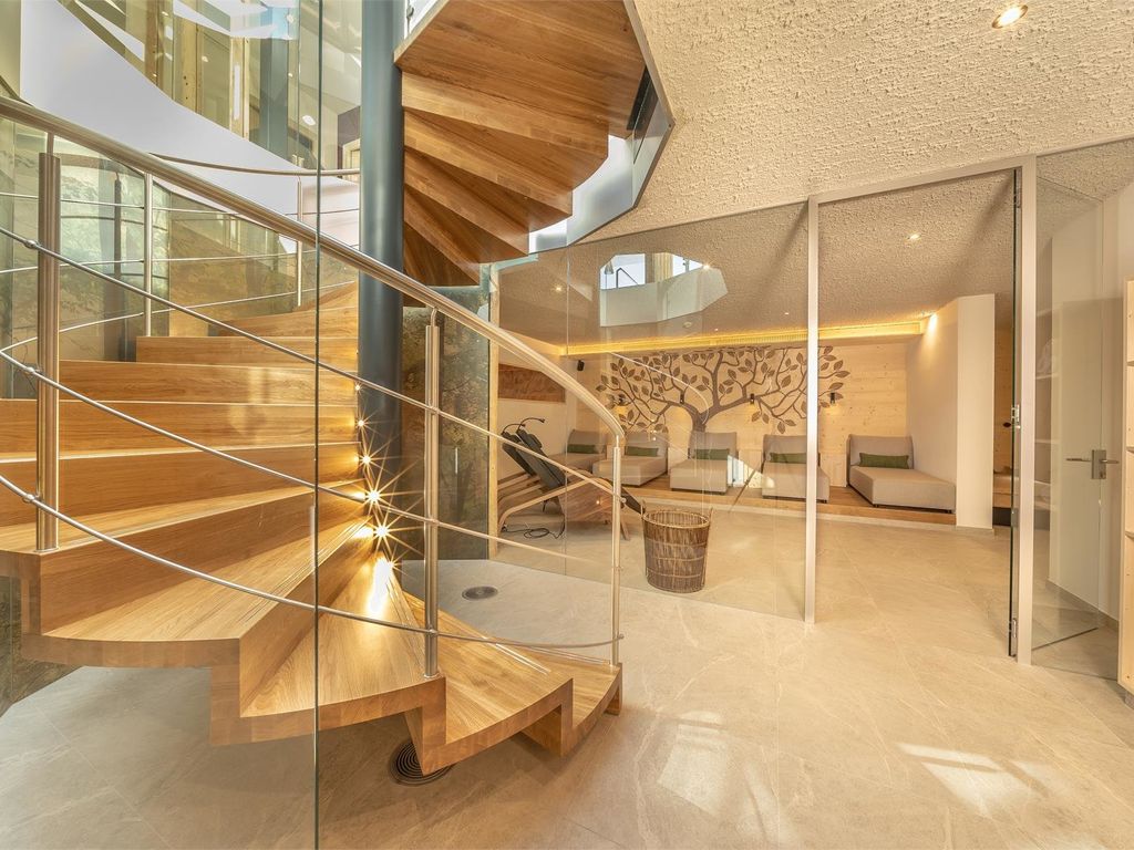 Wellnessraum mit Sauna und Eisgrotte