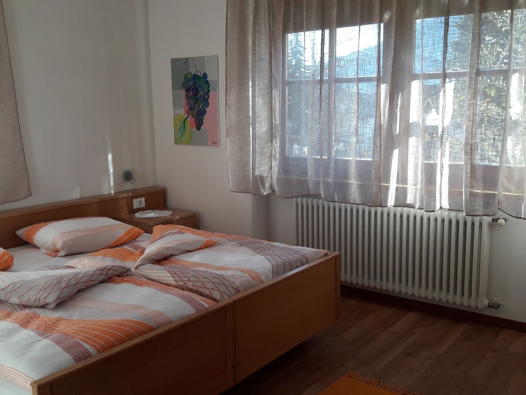 Schlafzimmer 1 FeWo Chardonnay 3 Betten
