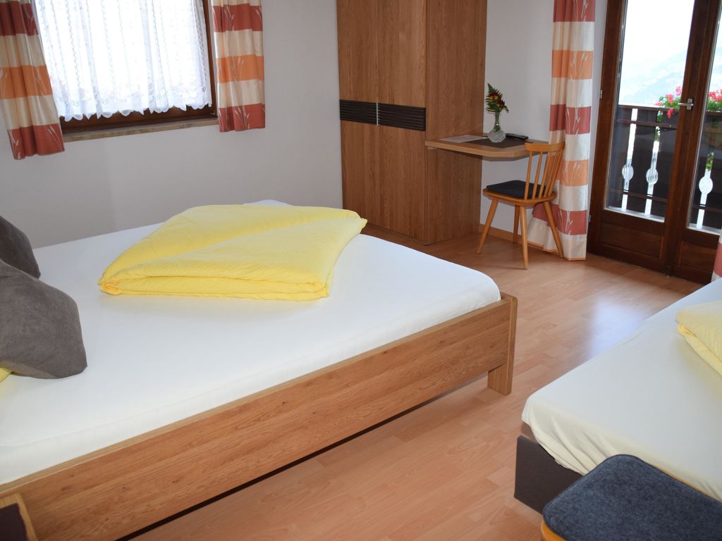 Dreibettzimmer "Himbeere" (Schlafcouch für 3. Person
