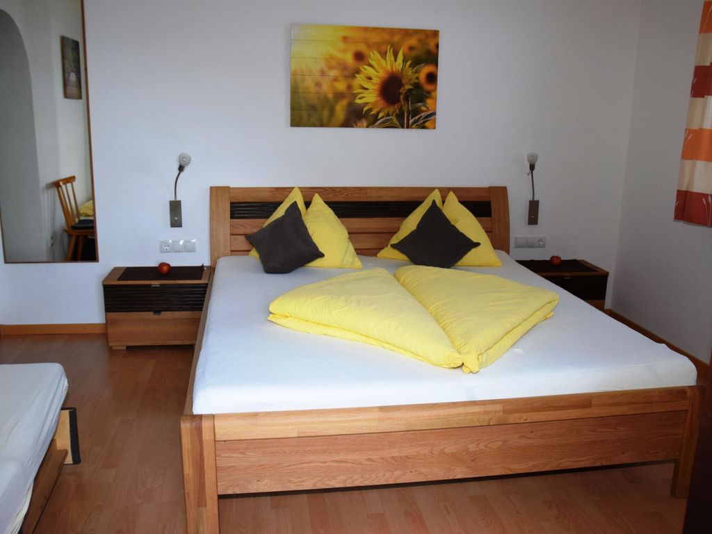 Dreibettzimmer "Himbeere" (Schlafcouch für 3. Person
