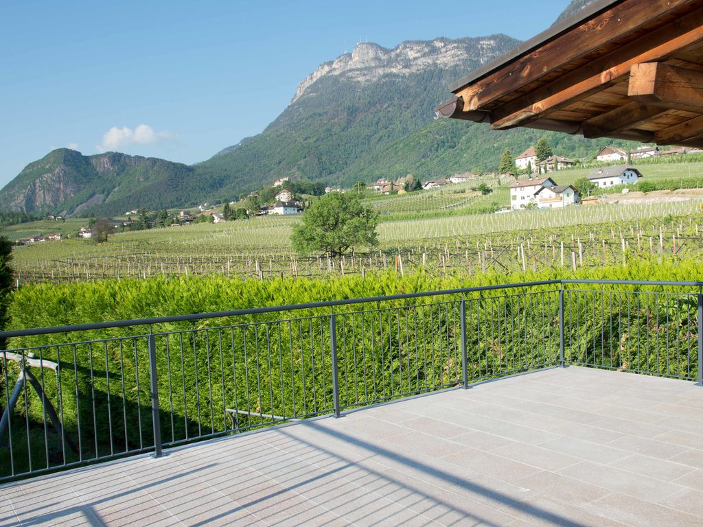 Die neue Terrasse auf dem Bauernhof Ohnewein. Ideal für das Frühstück im Freien.