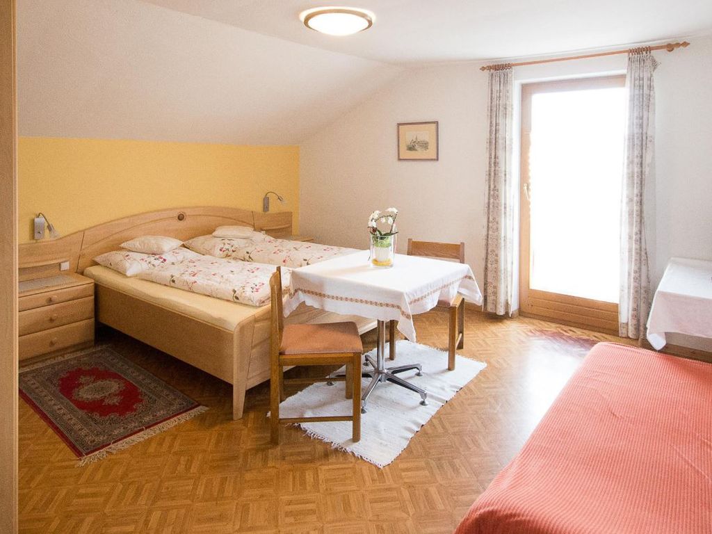 Das Mehrbettzimmer mit Balkon
