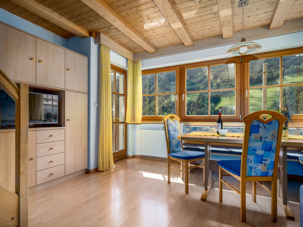 Wohnzimmer in Wohnung Wollbach