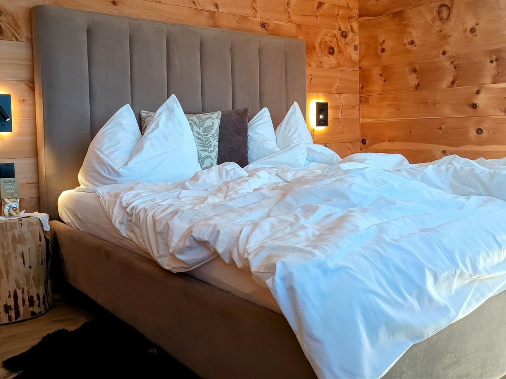 Das wohl einzigartigste Zimmer auf unserem Hof! Der Charme der guten alten Zeit ist in diesem Zirmzi