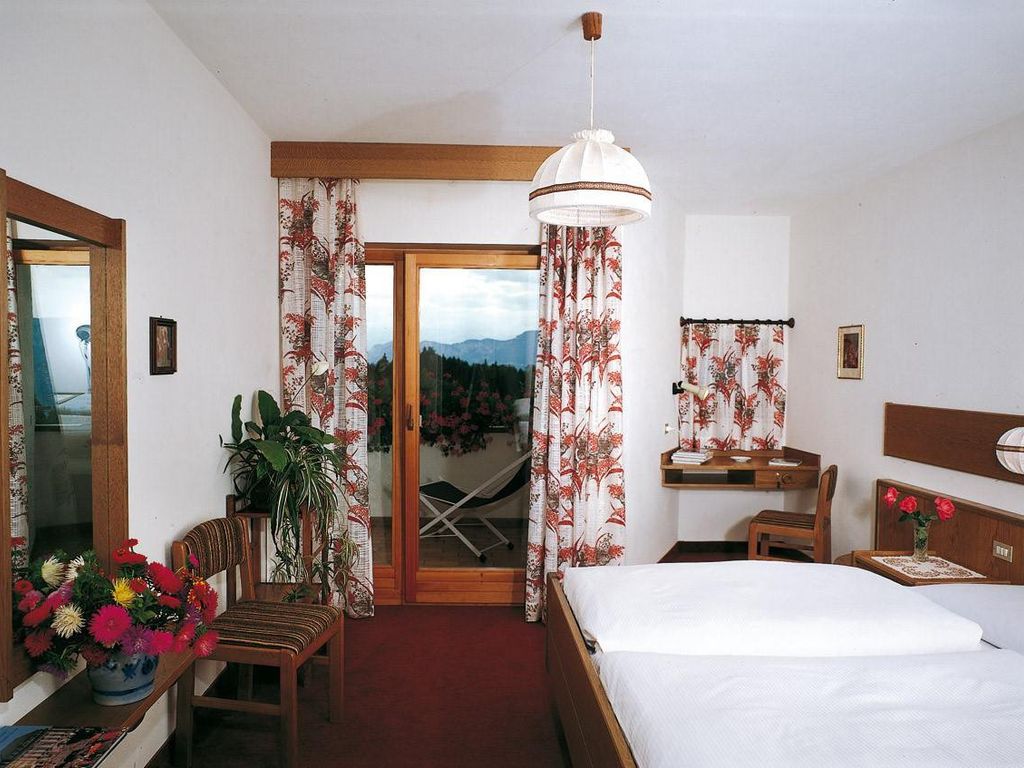 Doppelzimmer mit Bad und Balkon