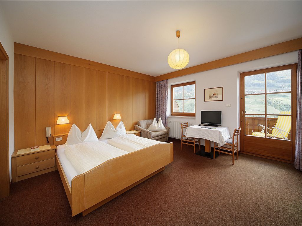 Zimmer Schenna