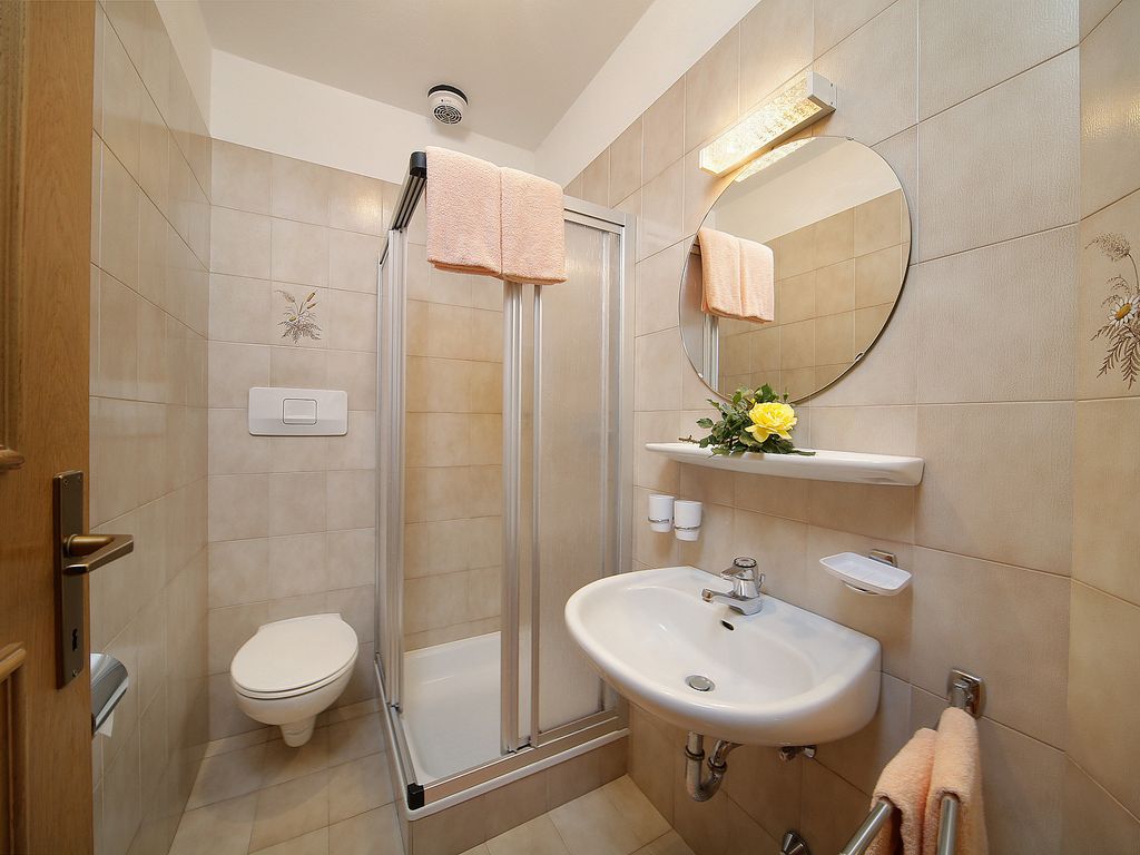 Badezimmer zum Doppelzimmer