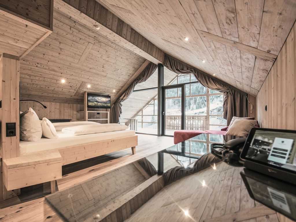 Superior Lodge