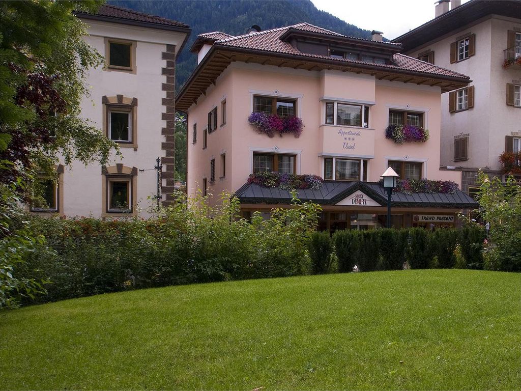 Apartments Tlusel