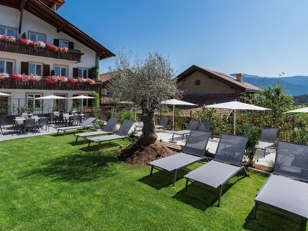 Liegewiese der Residence Alpina in Tisens, Südtirol
