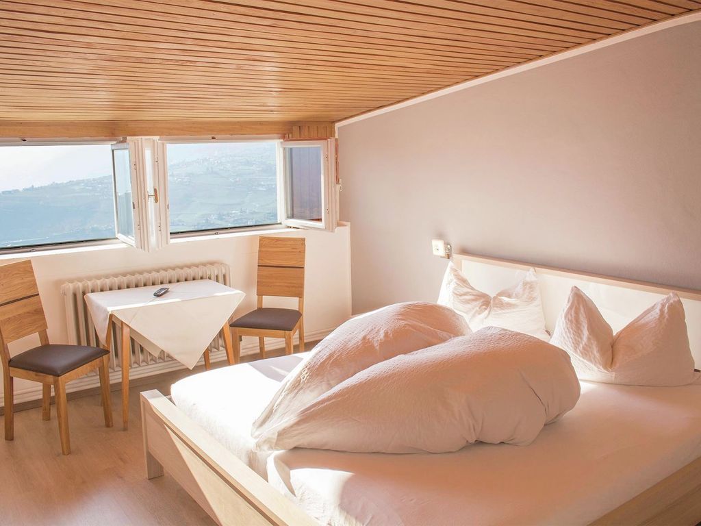 Doppelzimmer ohne Balkon im Garni Eden B&B Schenna bei Meran