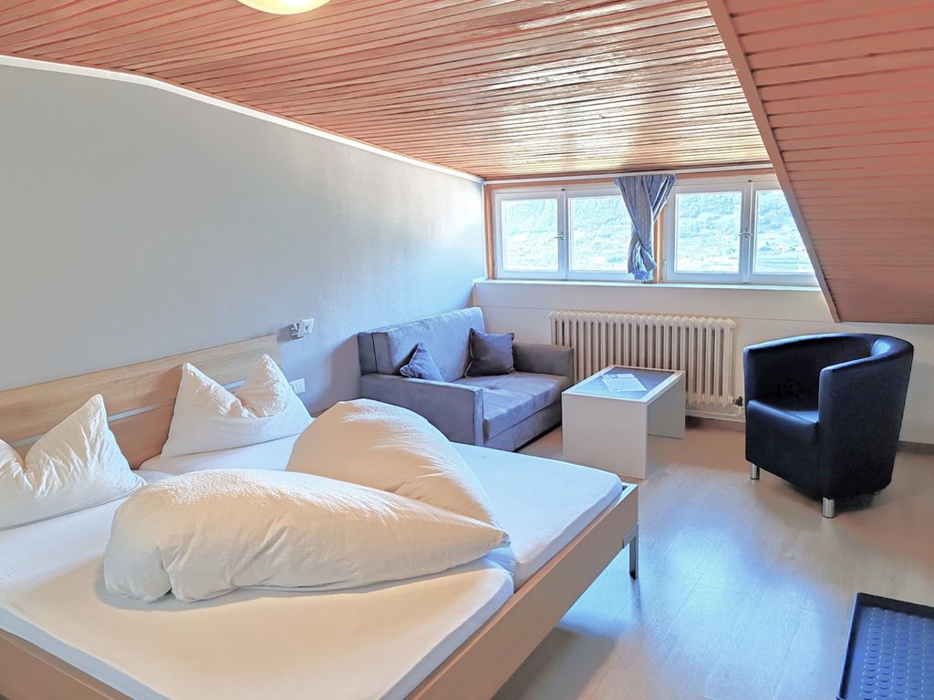 Doppelzimmer ohne Balkon im Garni Eden B&B Schenna bei Meran