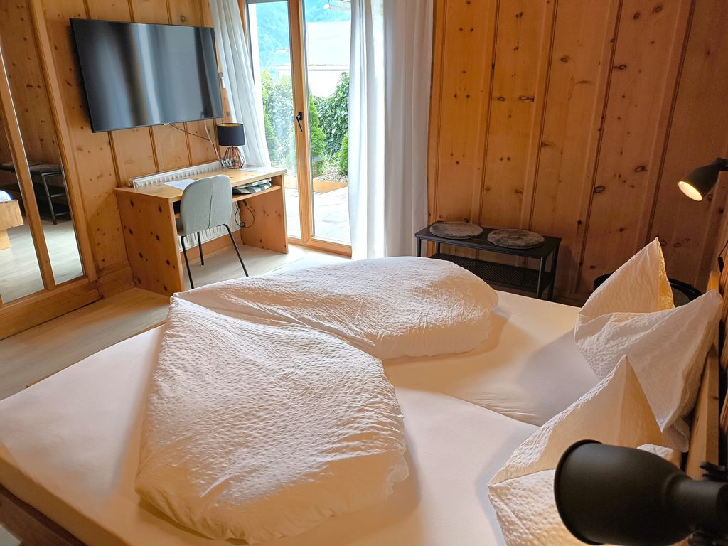Zirben Zimmer im Garni Eden B&B Schenna bei Meran