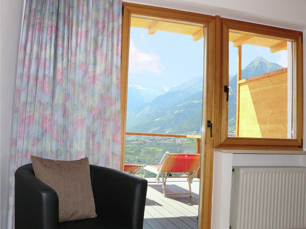 Doppelzimmer mit Terrasse im Garni Eden B&B Schenna bei Meran