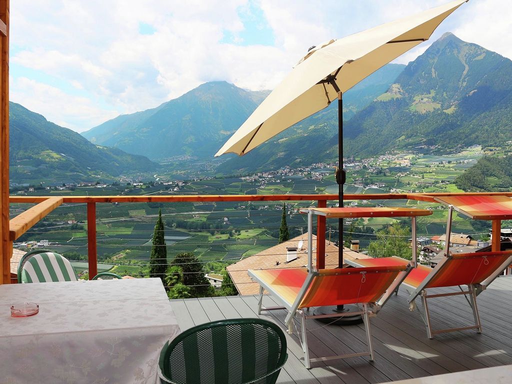 Doppelzimmer mit Terrasse im Garni Eden B&B Schenna bei Meran