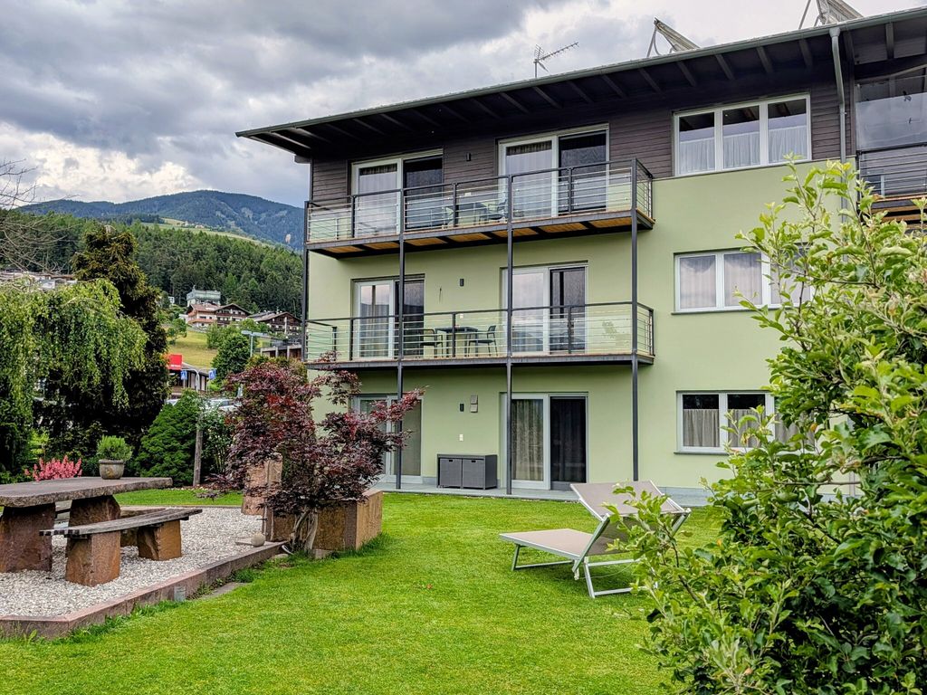 Westansicht mit Garten