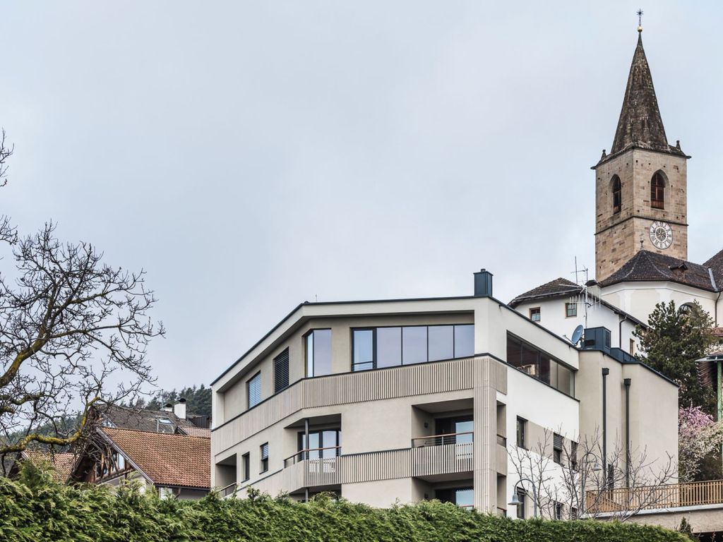 Aus dem in die Jahre gekommenen Gasthof Jenesien wurde mit April 2019 Luis und die Buabm!