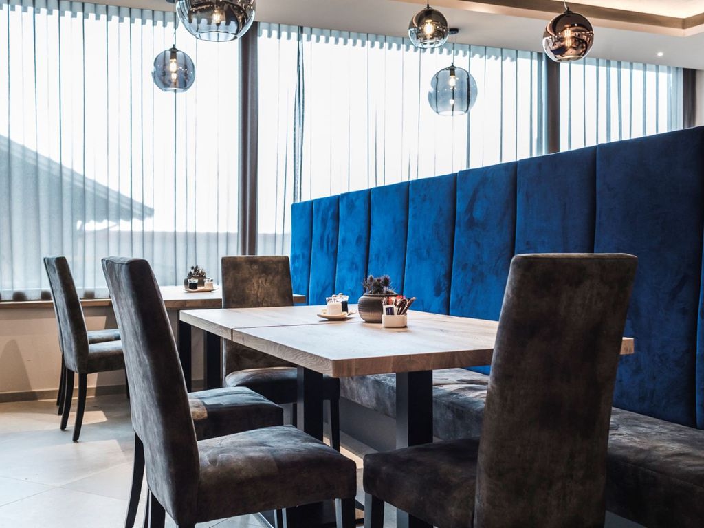 Geniessen Sie Leckeres aus Küche und Keller in unserem gemütlich eingerichteten Restaurant!