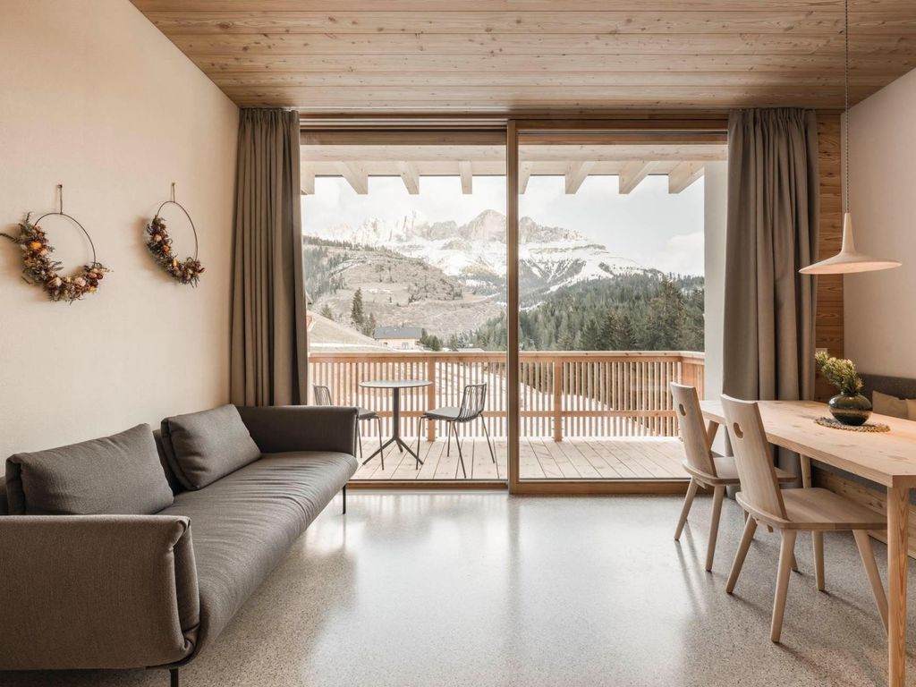 Wohnzimmer mit Bergblick