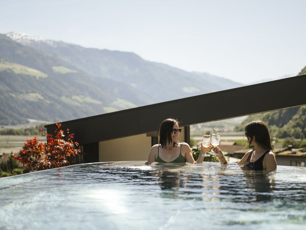 Amaris Suites