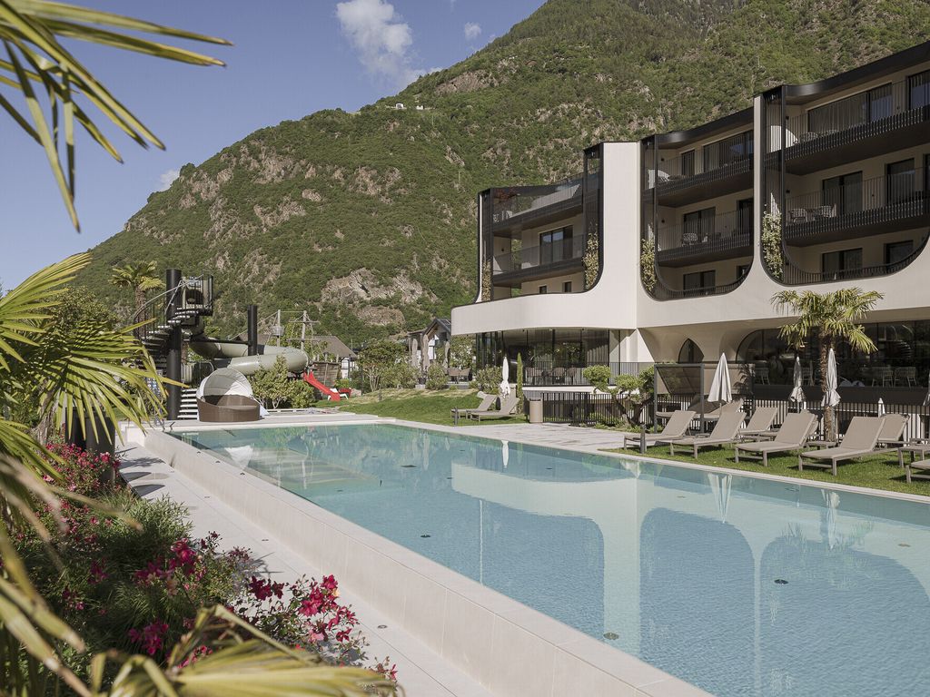 Amaris Suites