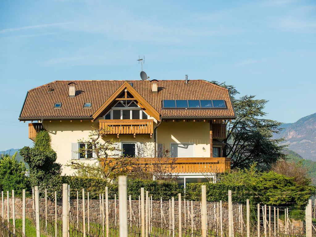 Aussenansicht mit Balkon