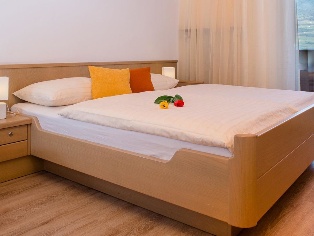 Schlafzimmer Wohnung Pink Lady