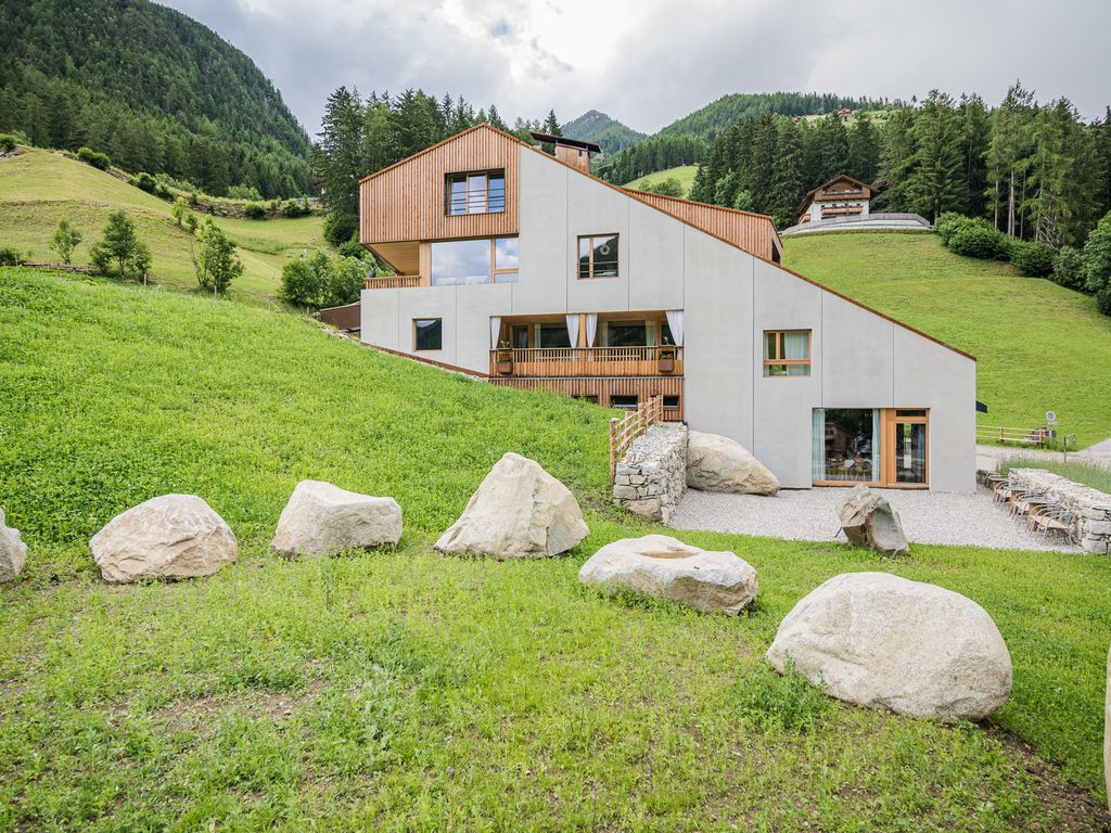 2021 wude der Neubau Koasa-Hof mit den Fünf Blumen bezogen, mit den Gastgebern Cinzia und Markus.
