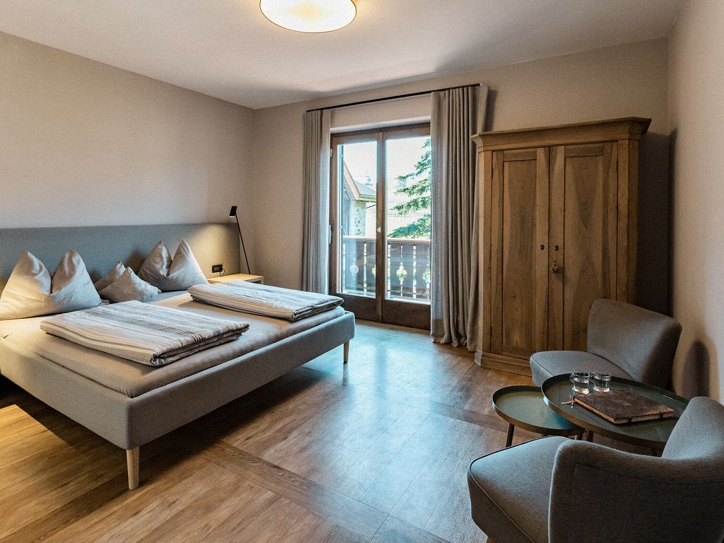 Doppelbettzimmer mit Balkon