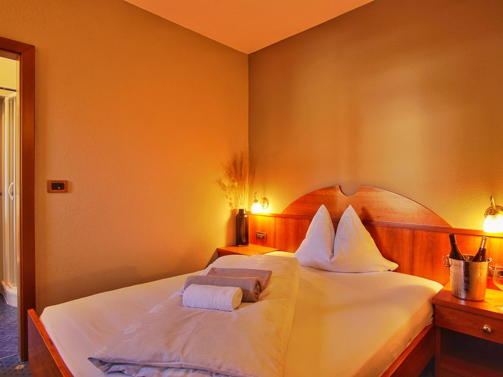 Einzelzimmer mit Queensizebett