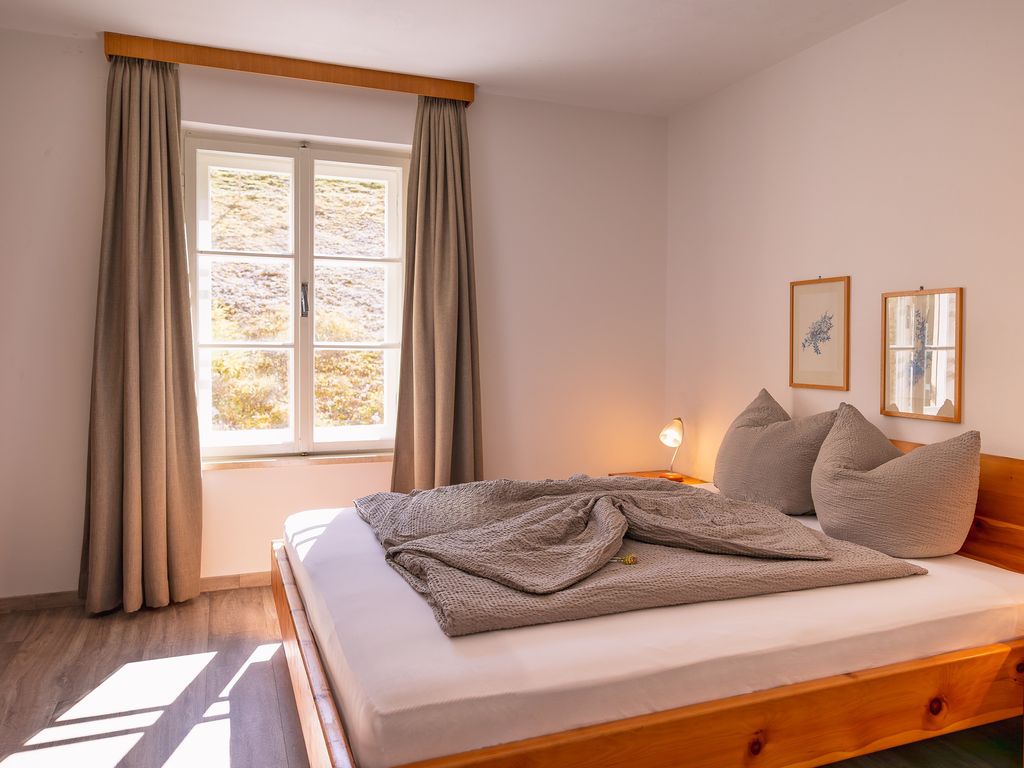 Unsere Zimmer mit Betten aus massivem Zirbenholz