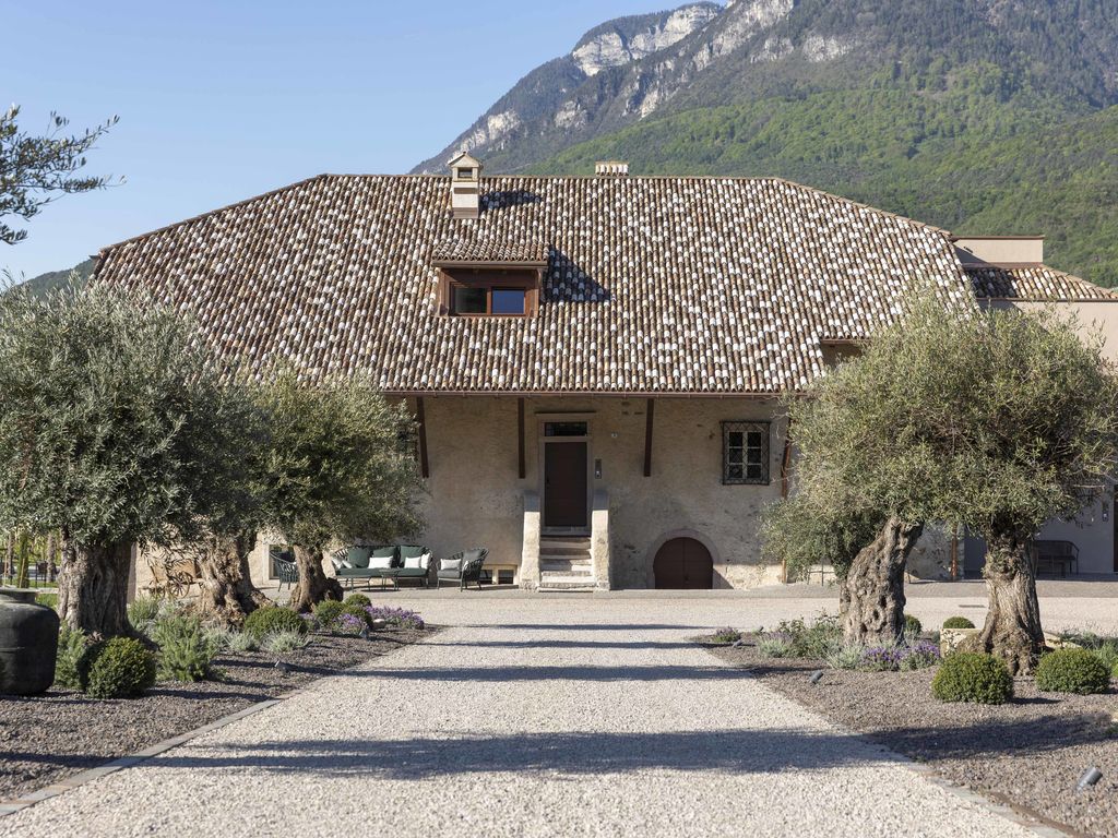 Battisti Suites