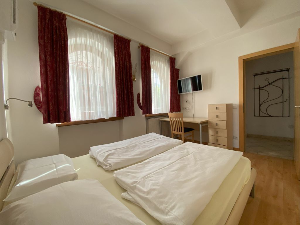 Room 1-2