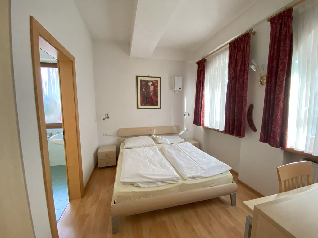 Room 1-1