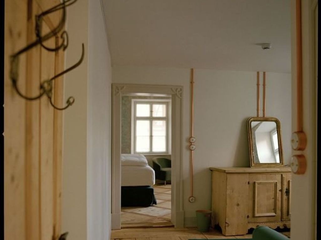 Suite 11